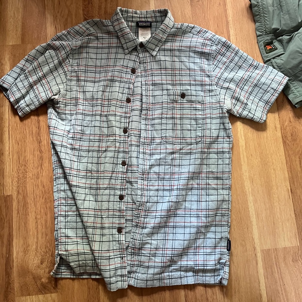 Patagonia button up short sleeve shirt size medium